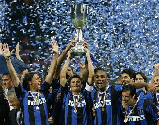 国际米兰捧起2006年意大利超级杯