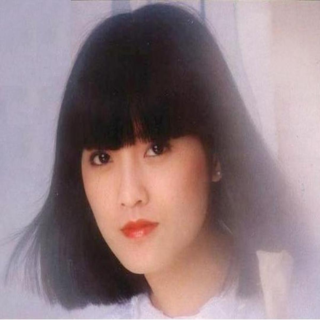 《中国新娘》演唱者:江玲 《中国新娘》演唱者:江玲