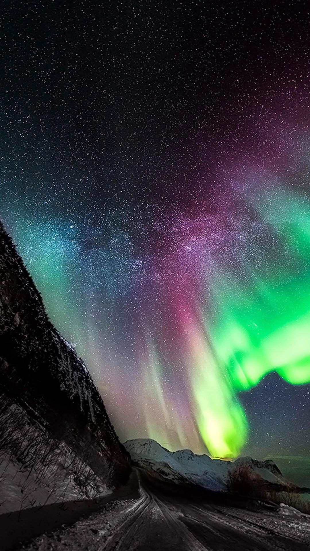 豆田， 冰岛色彩缤纷的北极光，来自摄影师Babak Tafresh