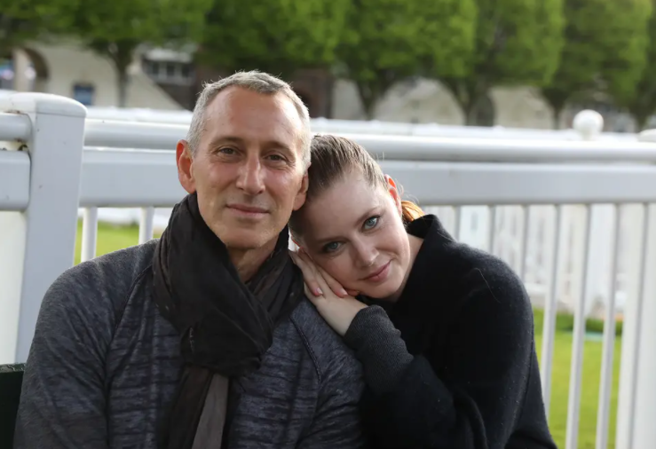 梦中奇缘，红色之花在家中绽放的寓意与解析