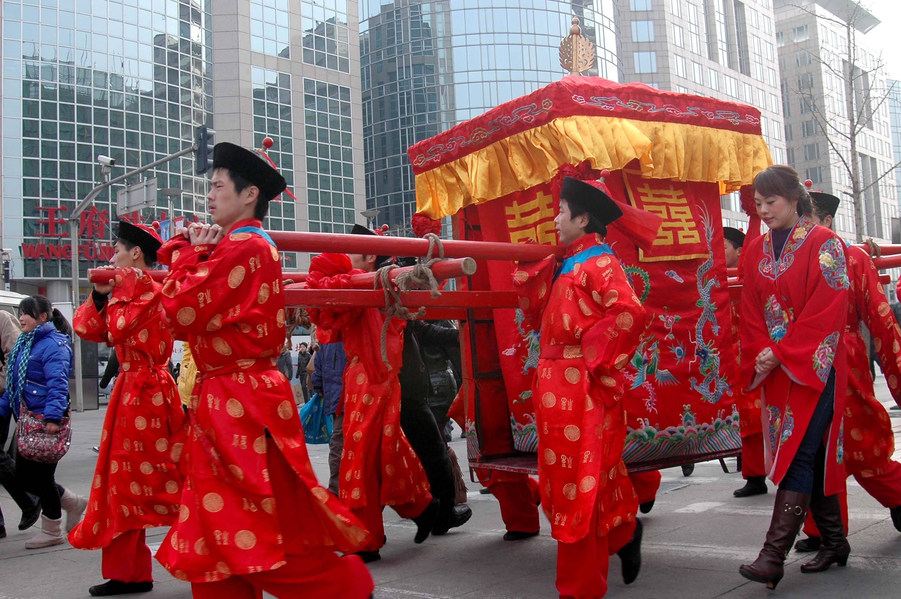 江西百年古村举行传统婚俗 演绎多彩徽州文化