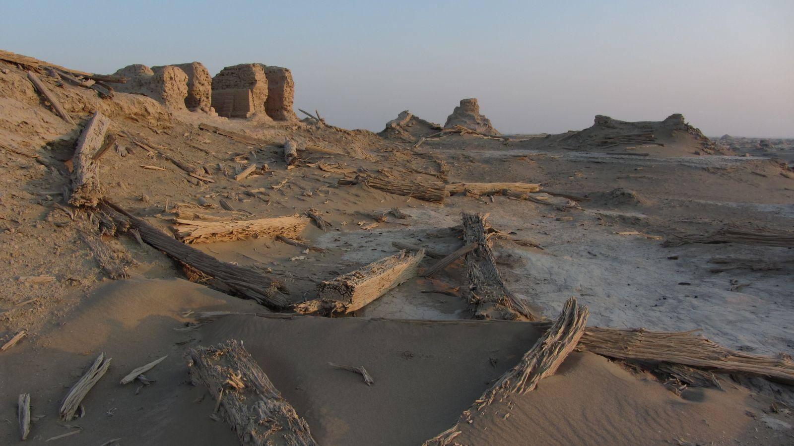 罗布泊沙漠里的百年考古大发现——小河墓地_凤凰网