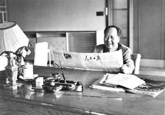 毛泽东同志读人民日报