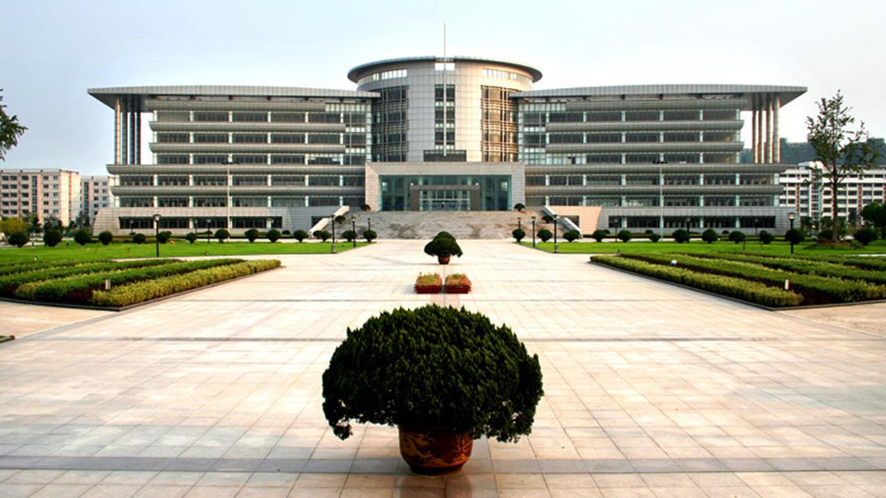 国家图书馆学刊怎么写议论文现实版的周莹在哪里